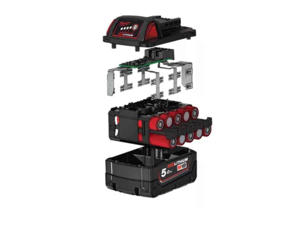 Batteria M18 5AH milwaukee con tecnologia Redlithium dotata di un elemento protettivo che devia eventuali infiltrazioni d'acqua